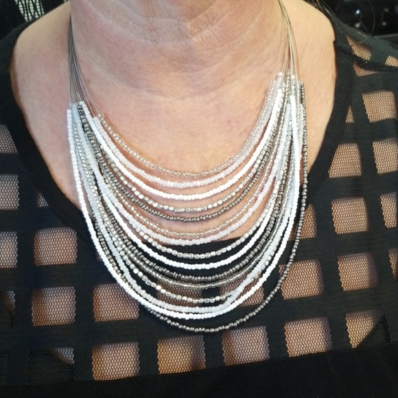 Beaded necklace - Picture 1 of 2